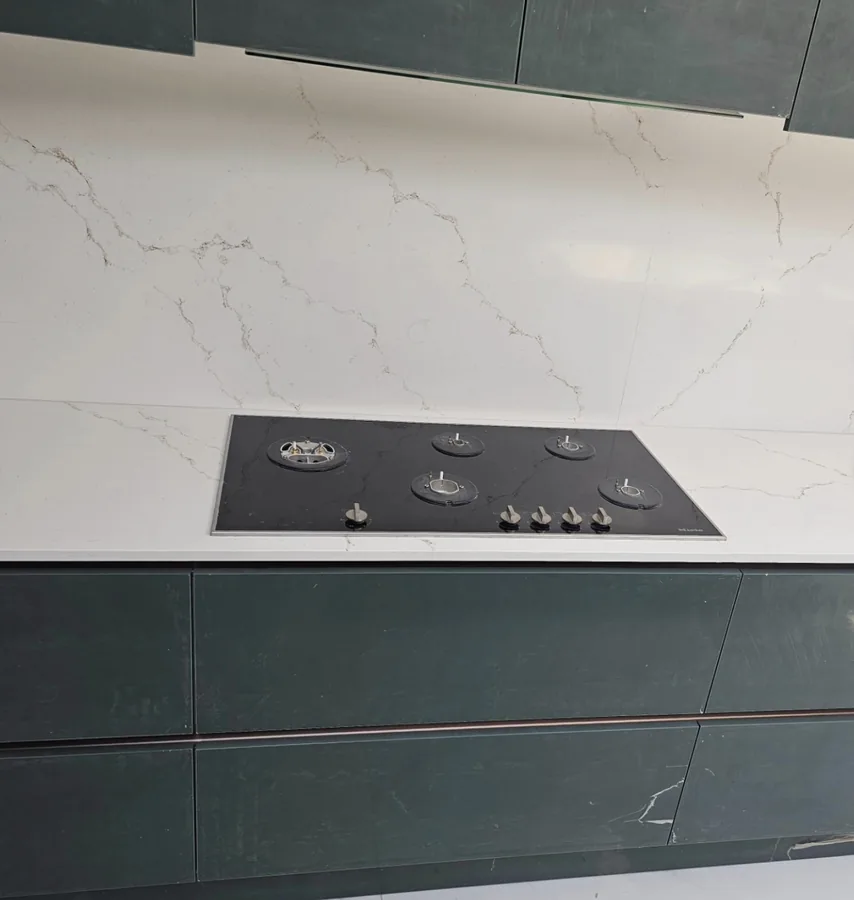 Kensington: Calacatta hob run